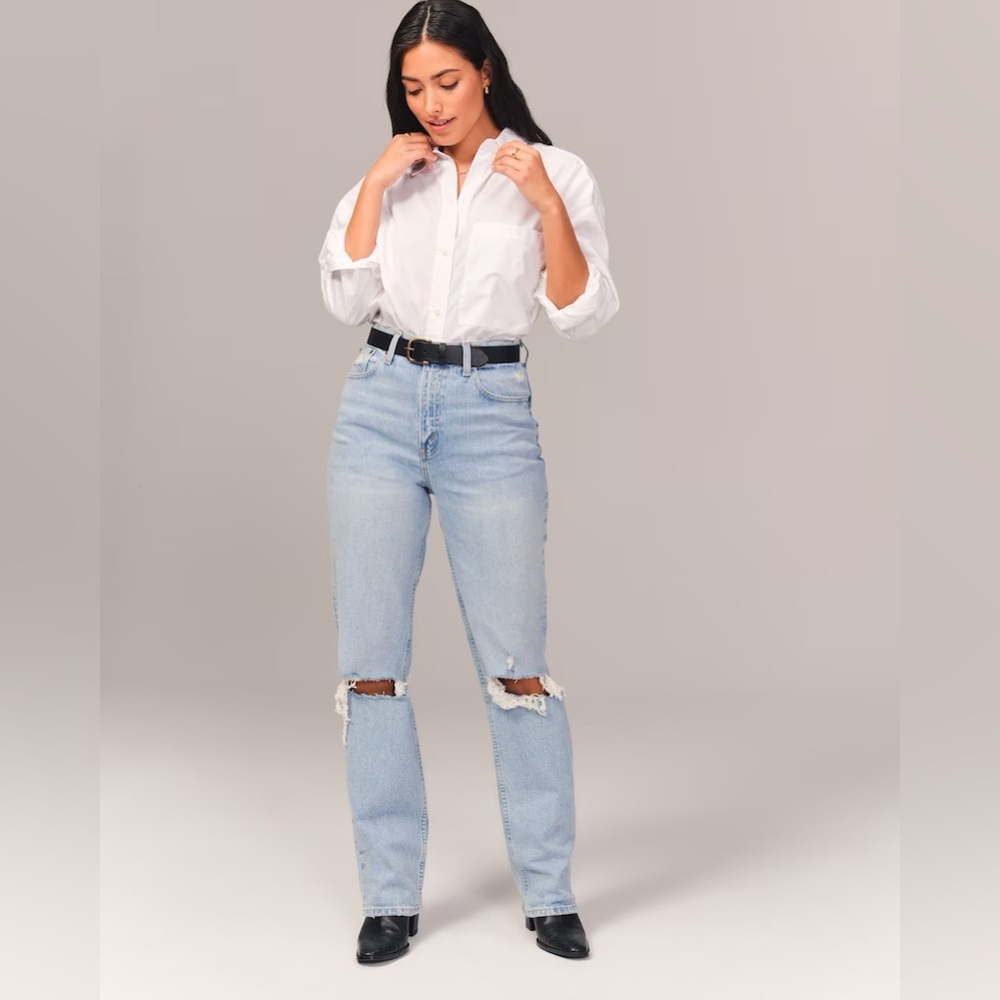 A&F Curve Love Ultra High Rise 90’s Straight Jean - Light Wash Distressed - 26